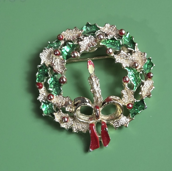 Gerry'S Jewelry - VINTAGE GERRY'S SIGNED GOLD TONE ENAMEL CHRISTMAS WREATH PIN BROOCH